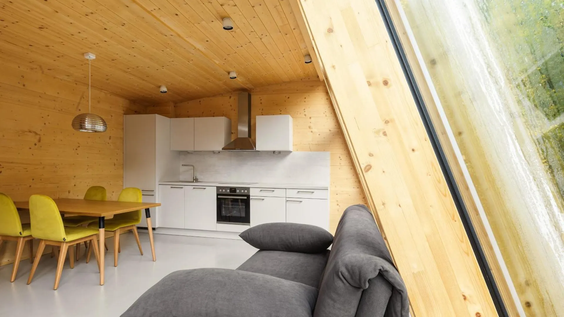 Mondholz - Urban Inn 24-7 Innsbruck Austria